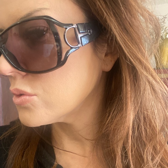 Gucci wrap black horsebit logo sunglasses.100% authentic